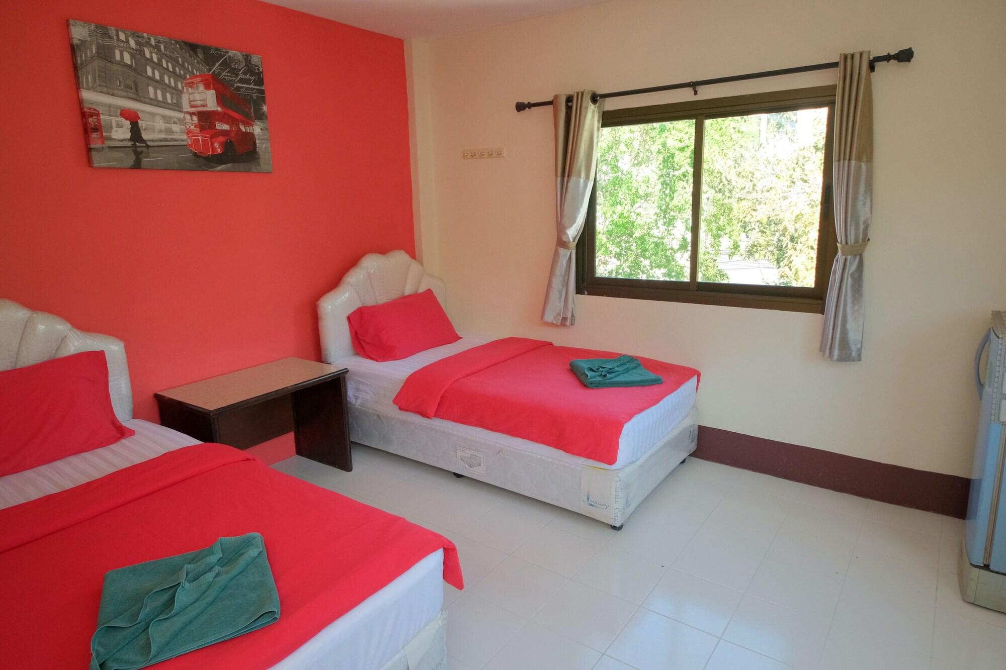 Pineapple Guesthouse Karon Buitenkant foto