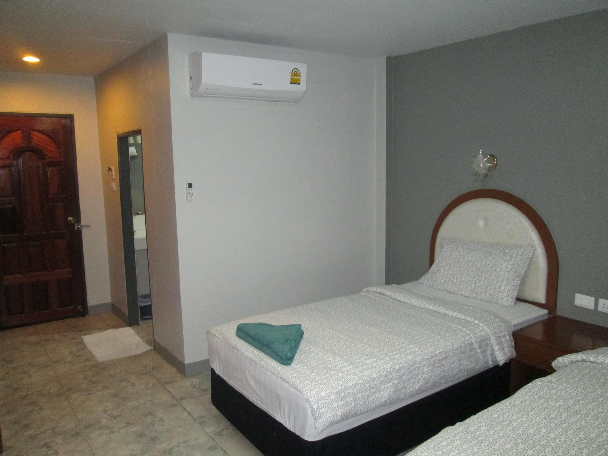 Pineapple Guesthouse Karon Buitenkant foto