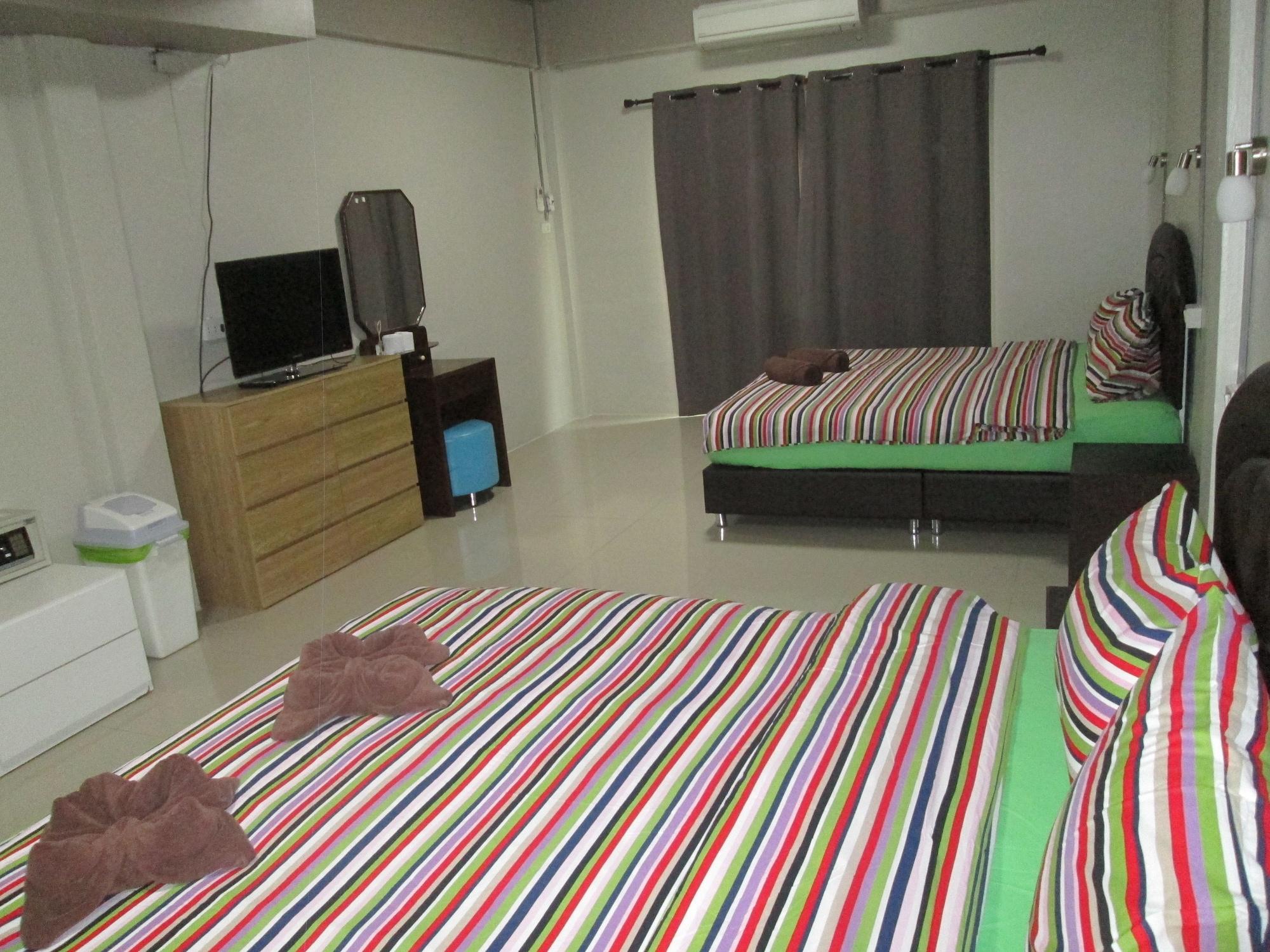 Pineapple Guesthouse Karon Buitenkant foto