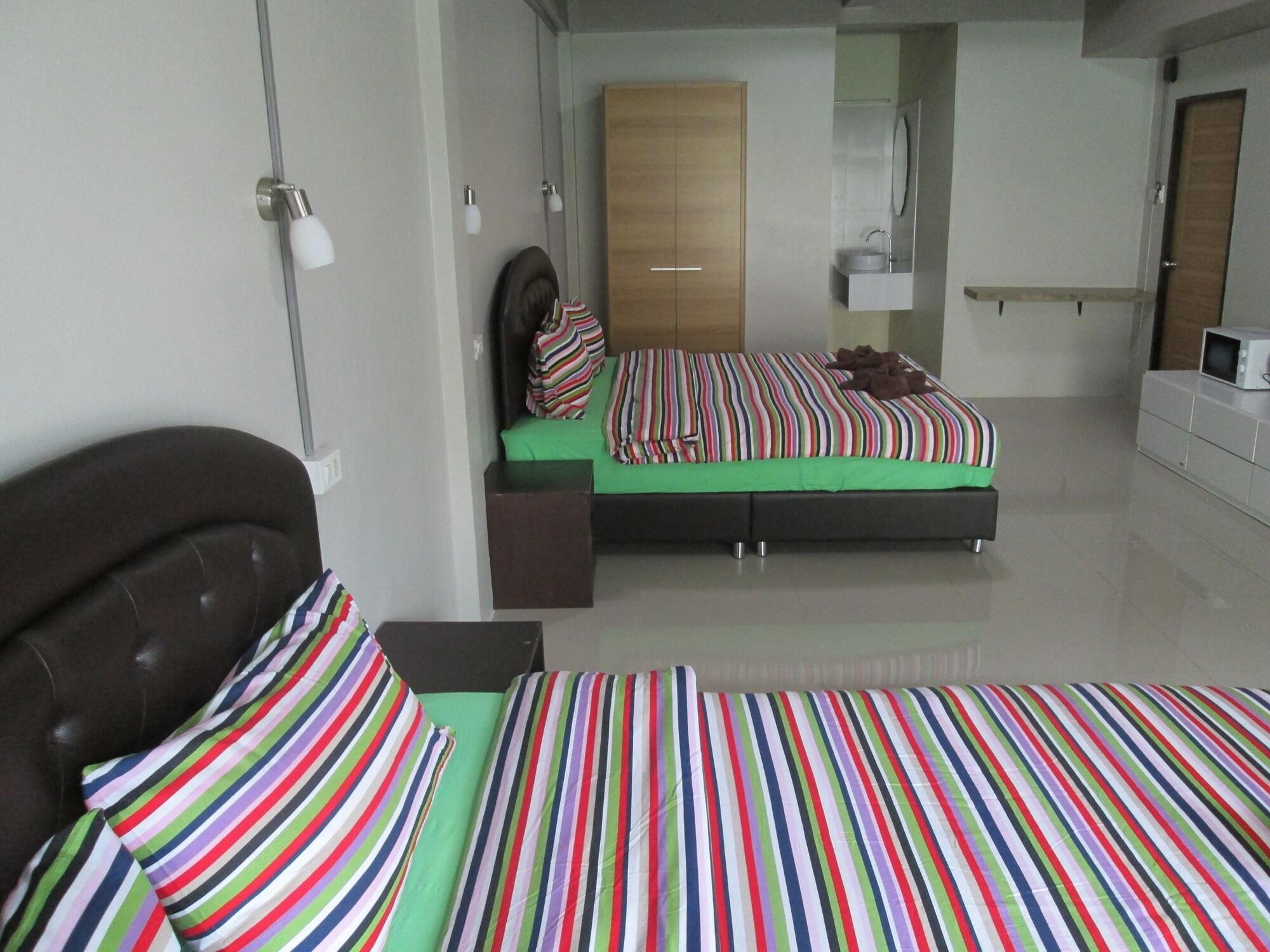 Pineapple Guesthouse Karon Buitenkant foto
