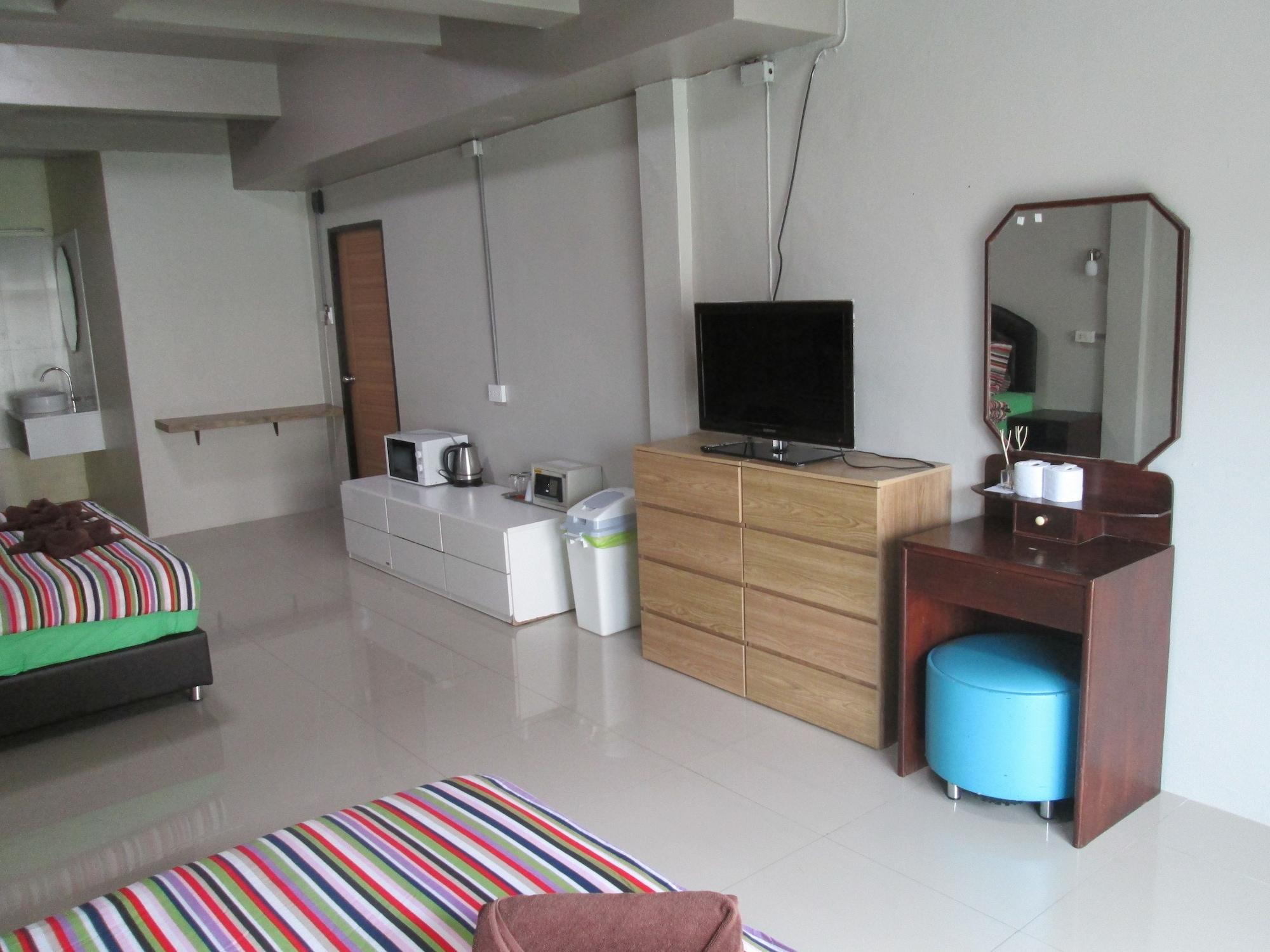 Pineapple Guesthouse Karon Buitenkant foto