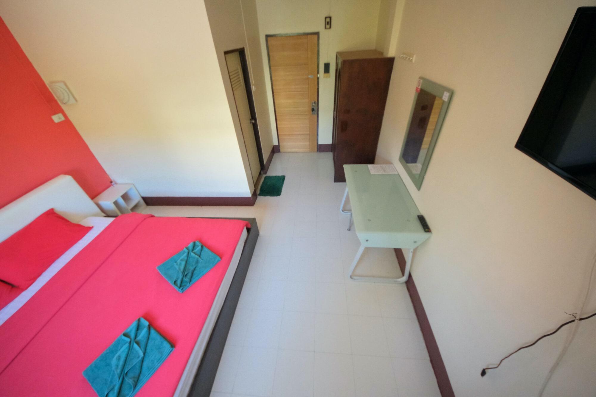 Pineapple Guesthouse Karon Buitenkant foto