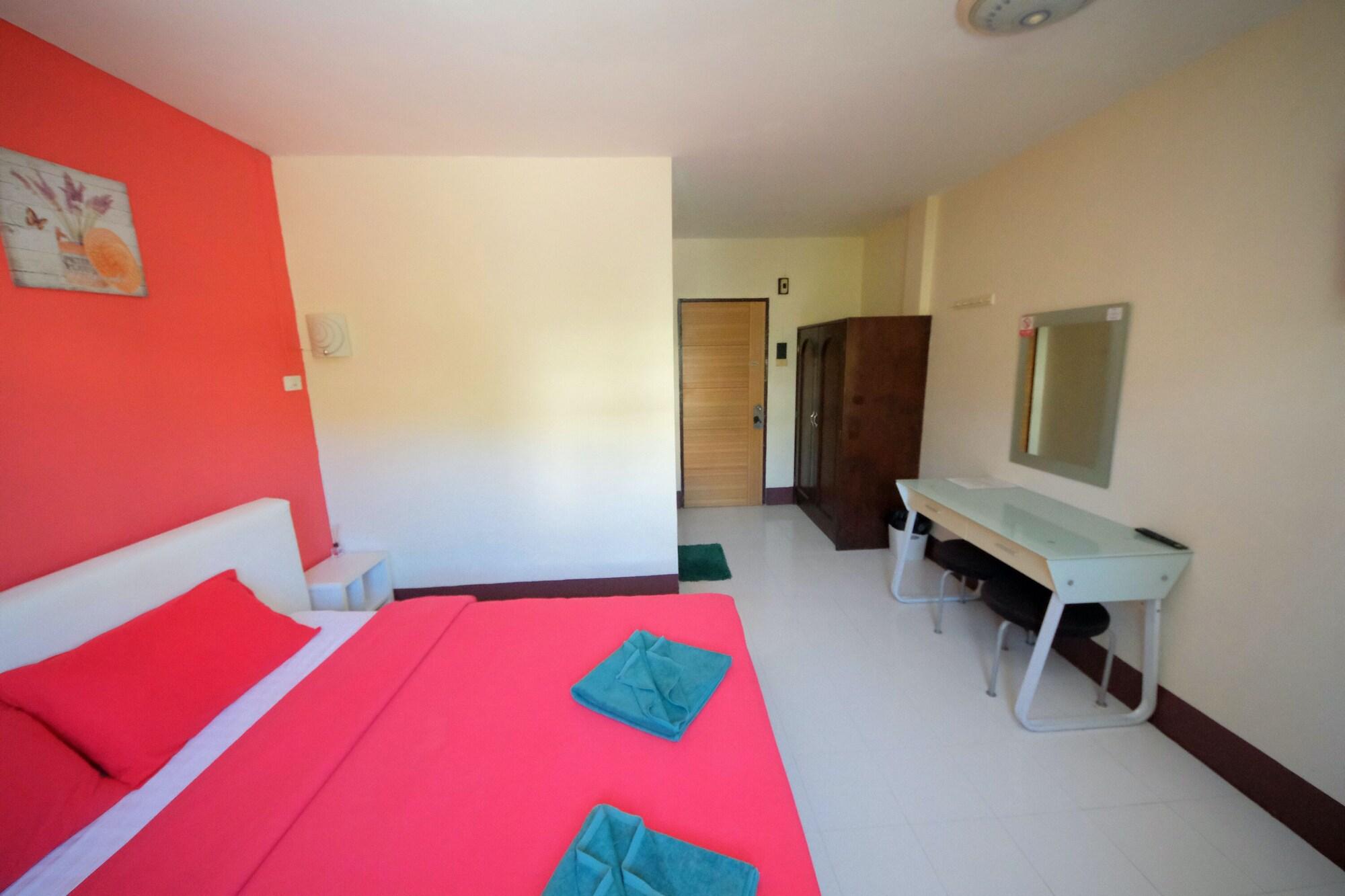 Pineapple Guesthouse Karon Buitenkant foto