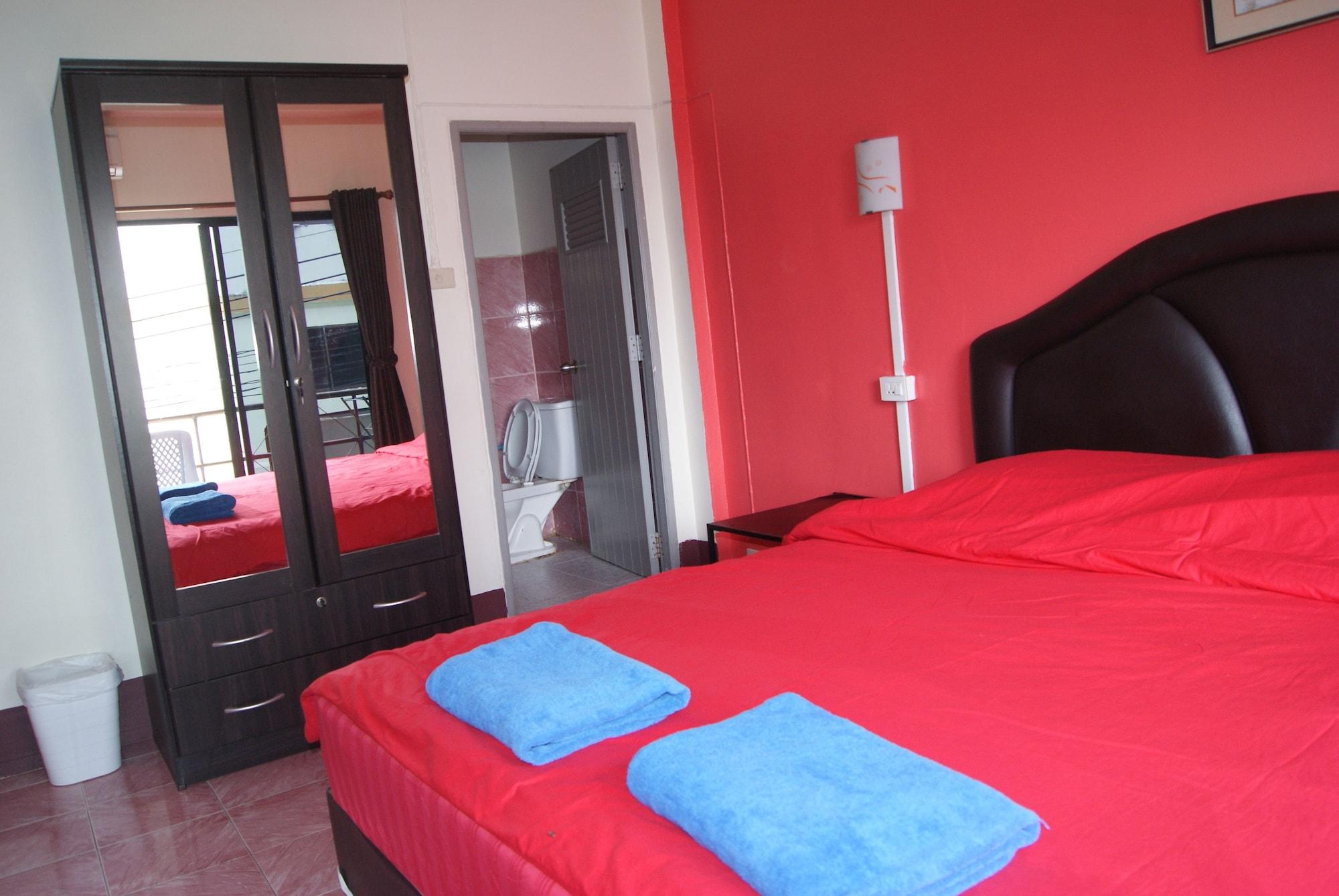 Pineapple Guesthouse Karon Buitenkant foto