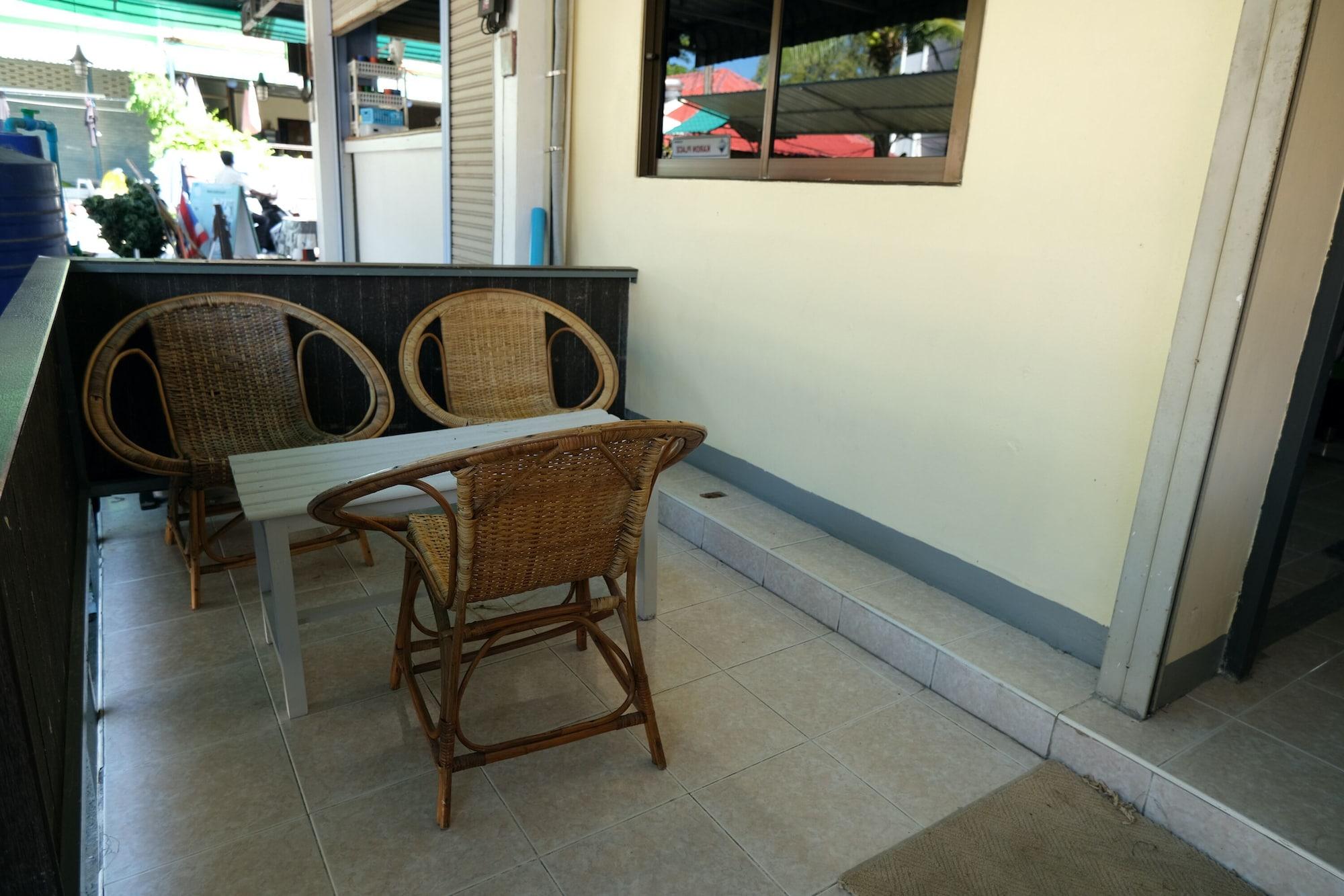 Pineapple Guesthouse Karon Buitenkant foto