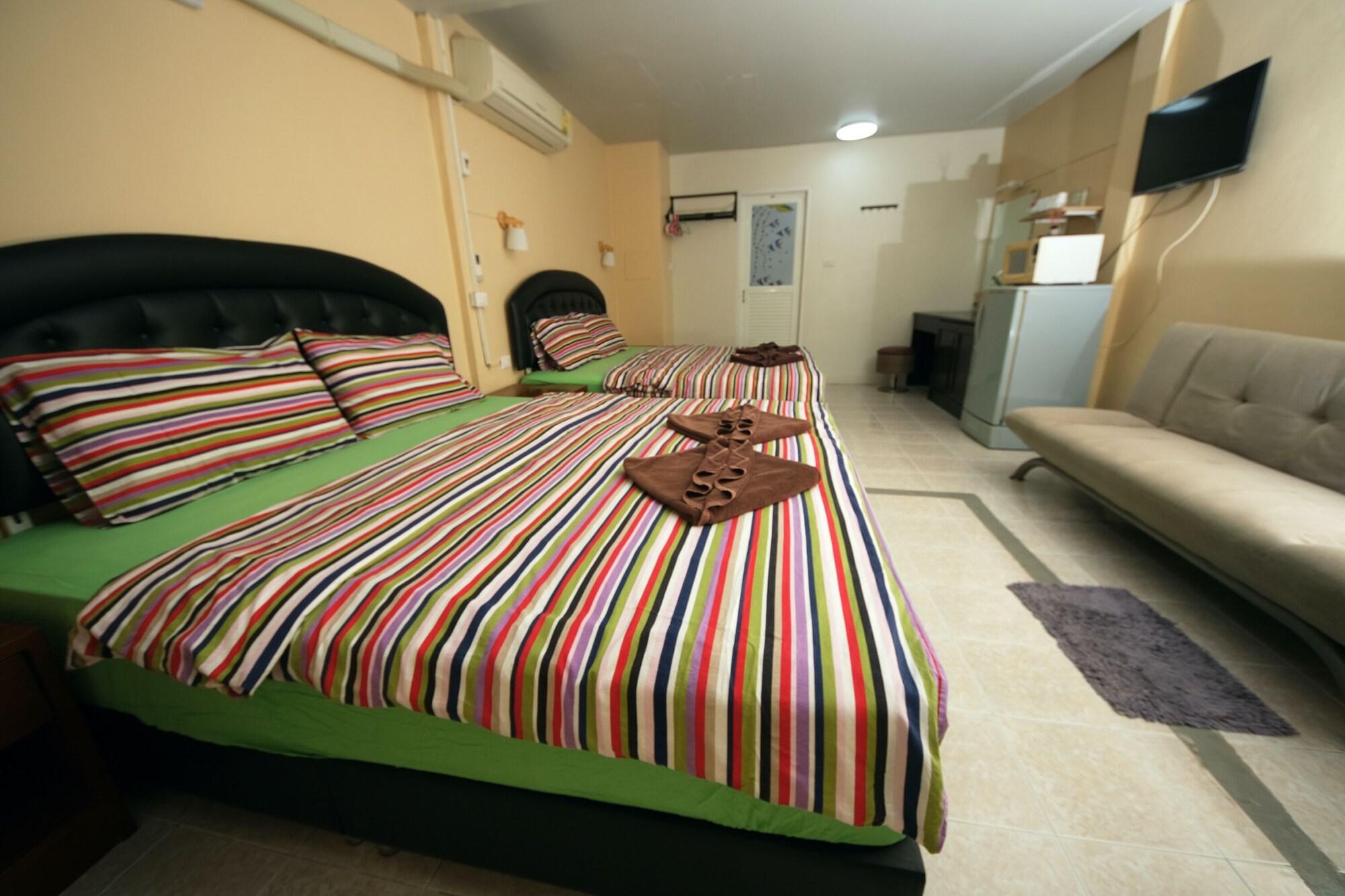 Pineapple Guesthouse Karon Buitenkant foto