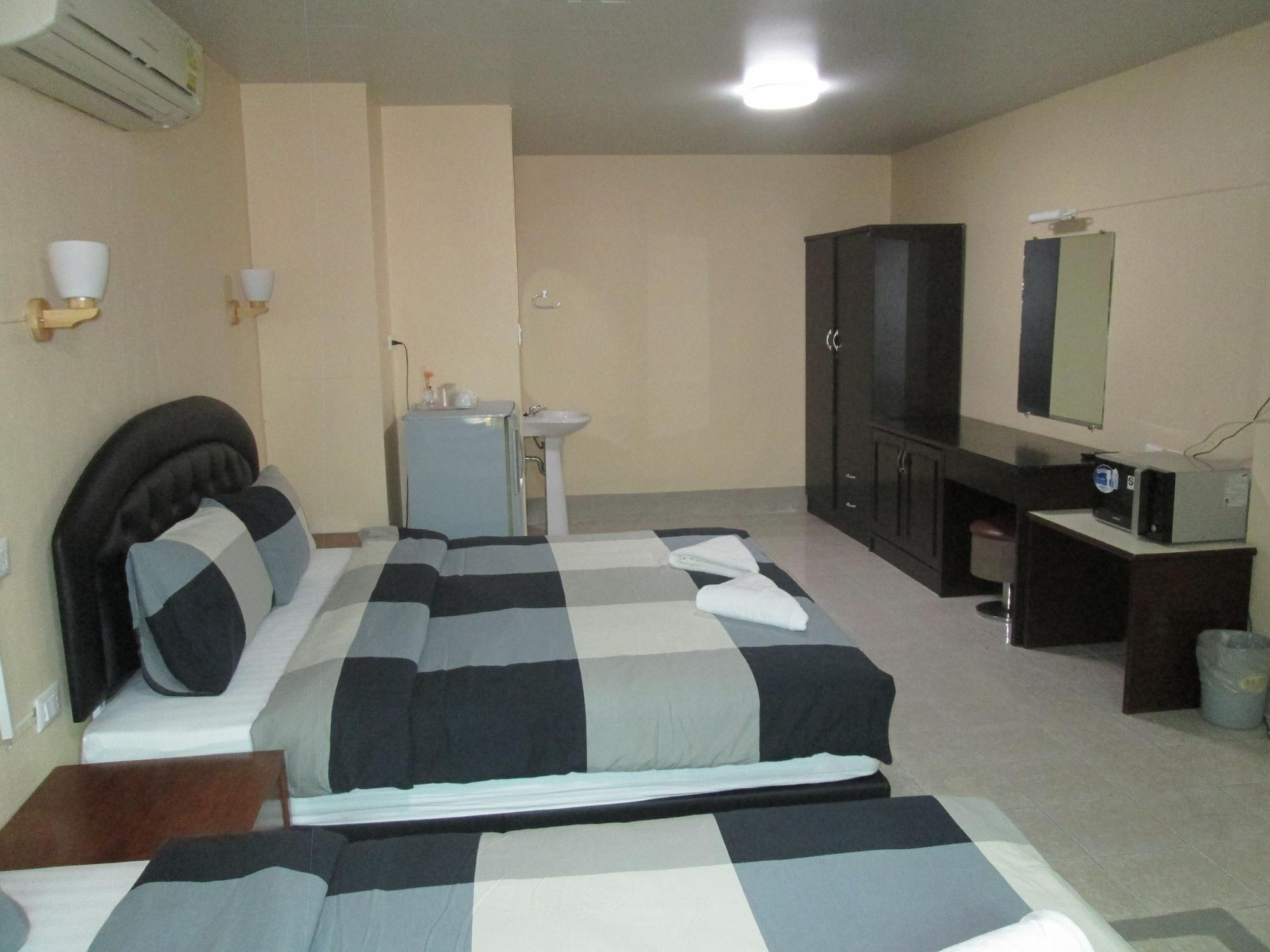 Pineapple Guesthouse Karon Buitenkant foto