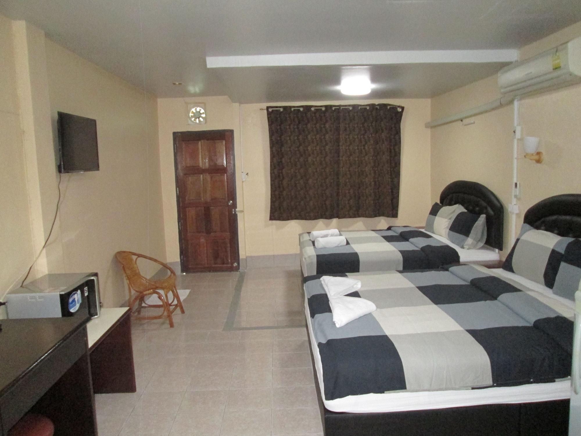 Pineapple Guesthouse Karon Buitenkant foto