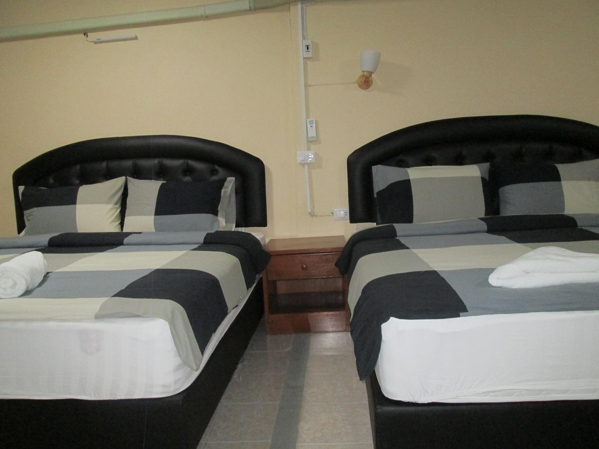 Pineapple Guesthouse Karon Buitenkant foto