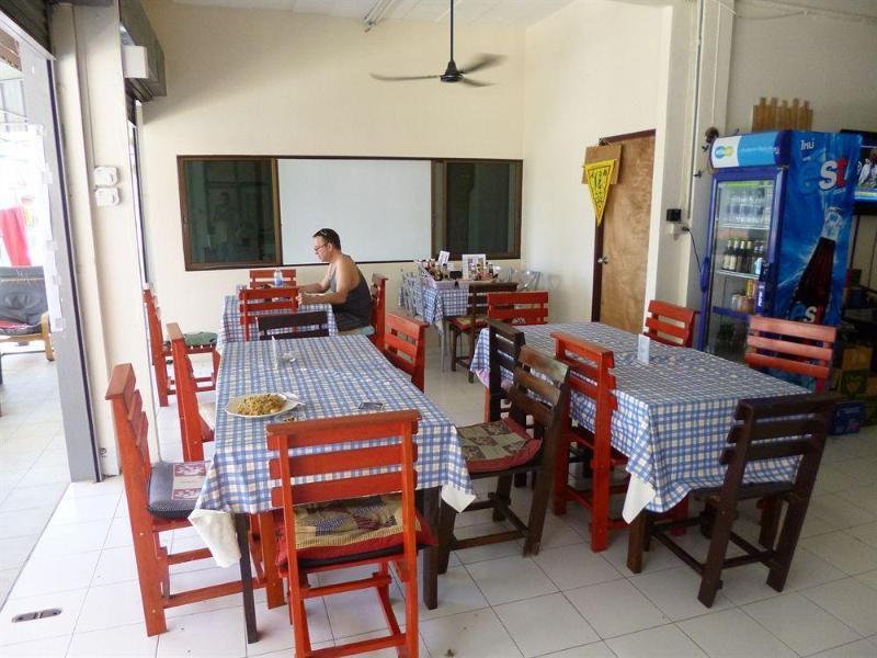 Pineapple Guesthouse Karon Buitenkant foto
