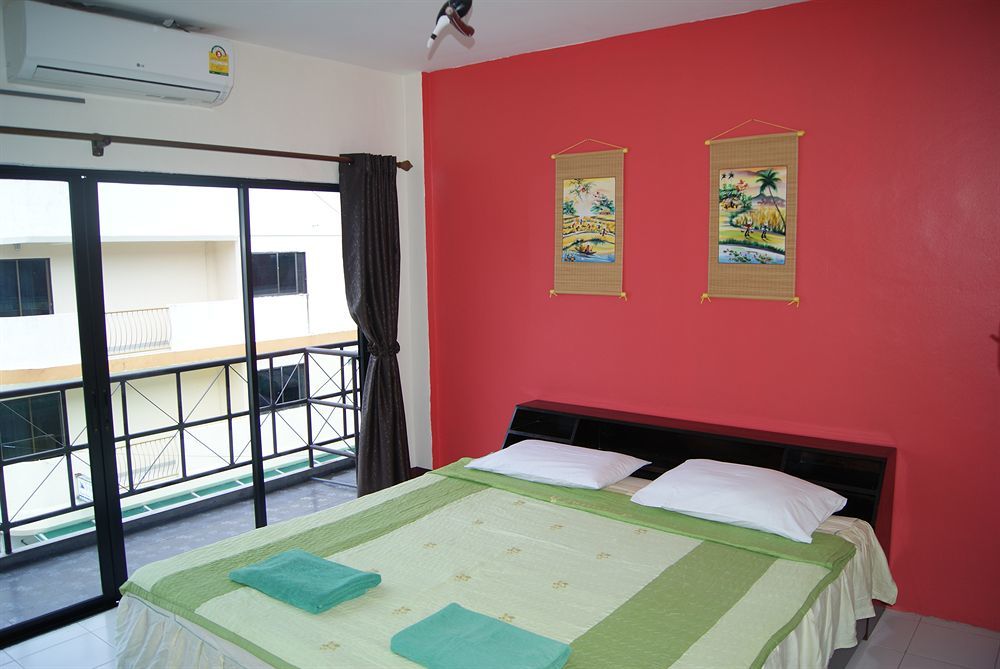 Pineapple Guesthouse Karon Buitenkant foto