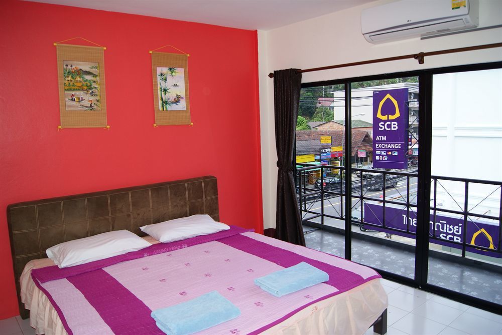 Pineapple Guesthouse Karon Buitenkant foto