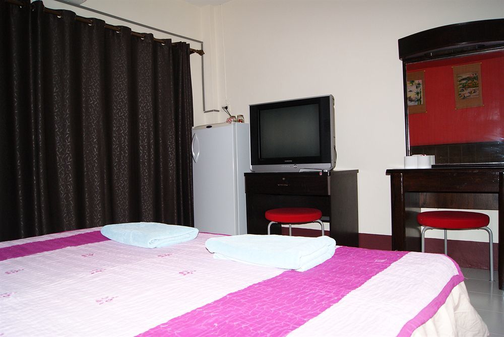 Pineapple Guesthouse Karon Buitenkant foto