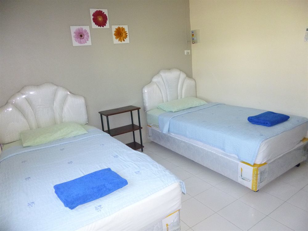 Pineapple Guesthouse Karon Buitenkant foto