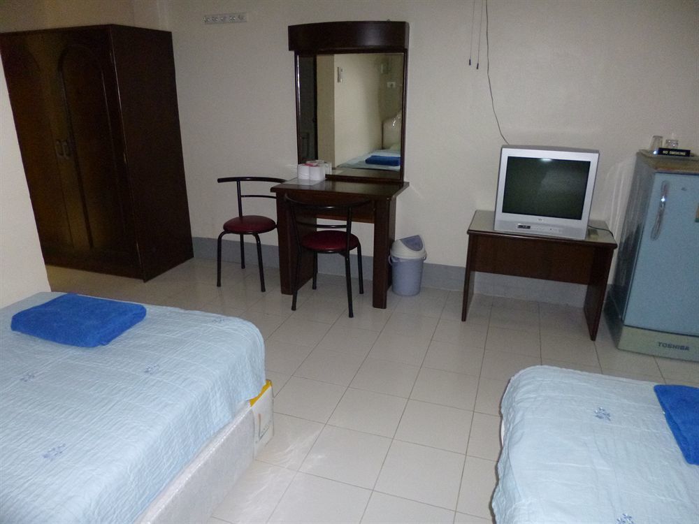 Pineapple Guesthouse Karon Buitenkant foto