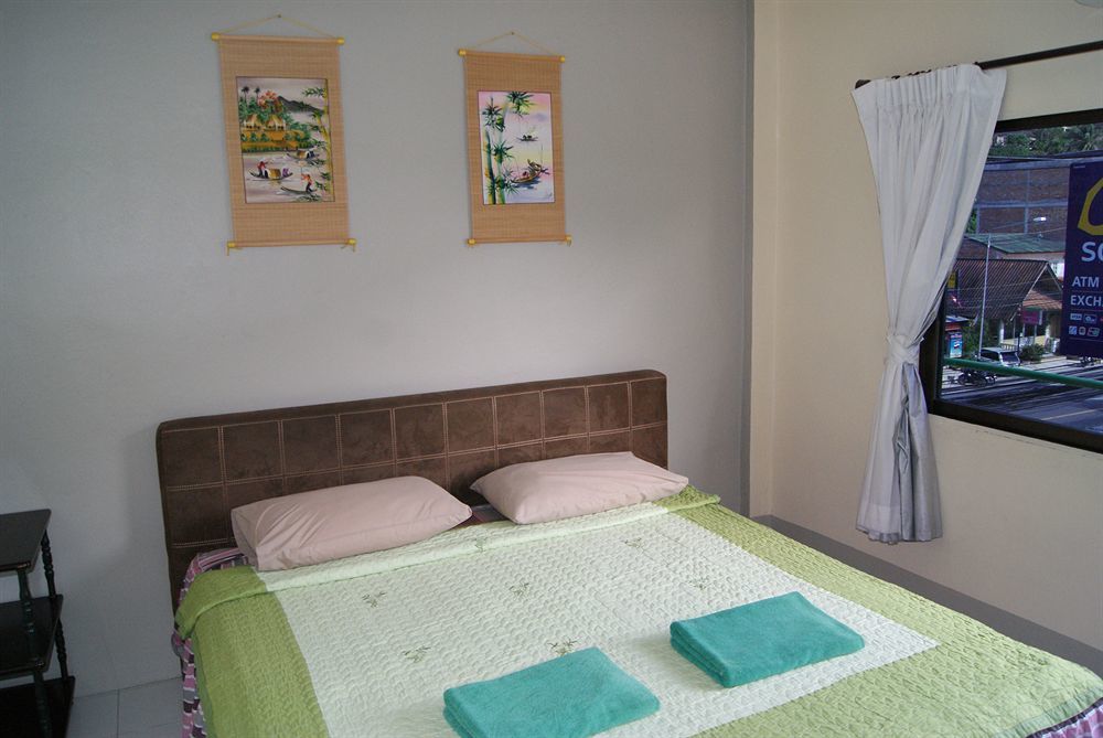 Pineapple Guesthouse Karon Buitenkant foto