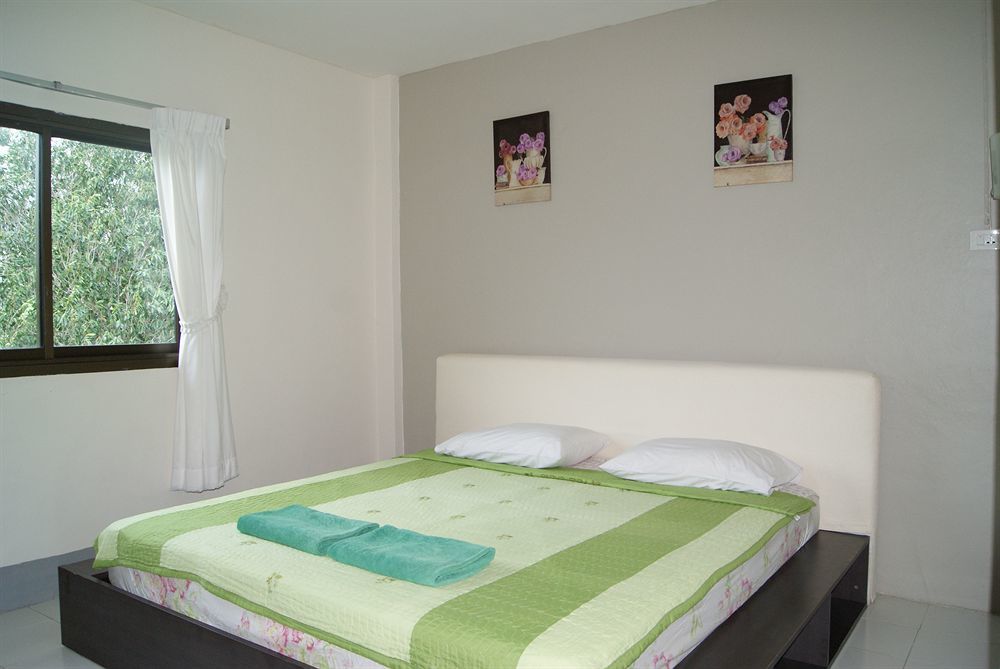 Pineapple Guesthouse Karon Buitenkant foto