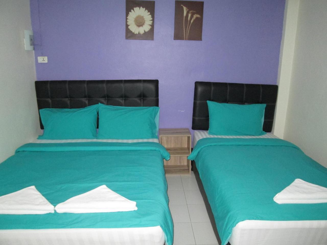 Pineapple Guesthouse Karon Buitenkant foto